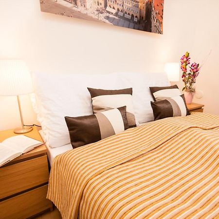 Wenceslas Square Lofts Прага Экстерьер фото